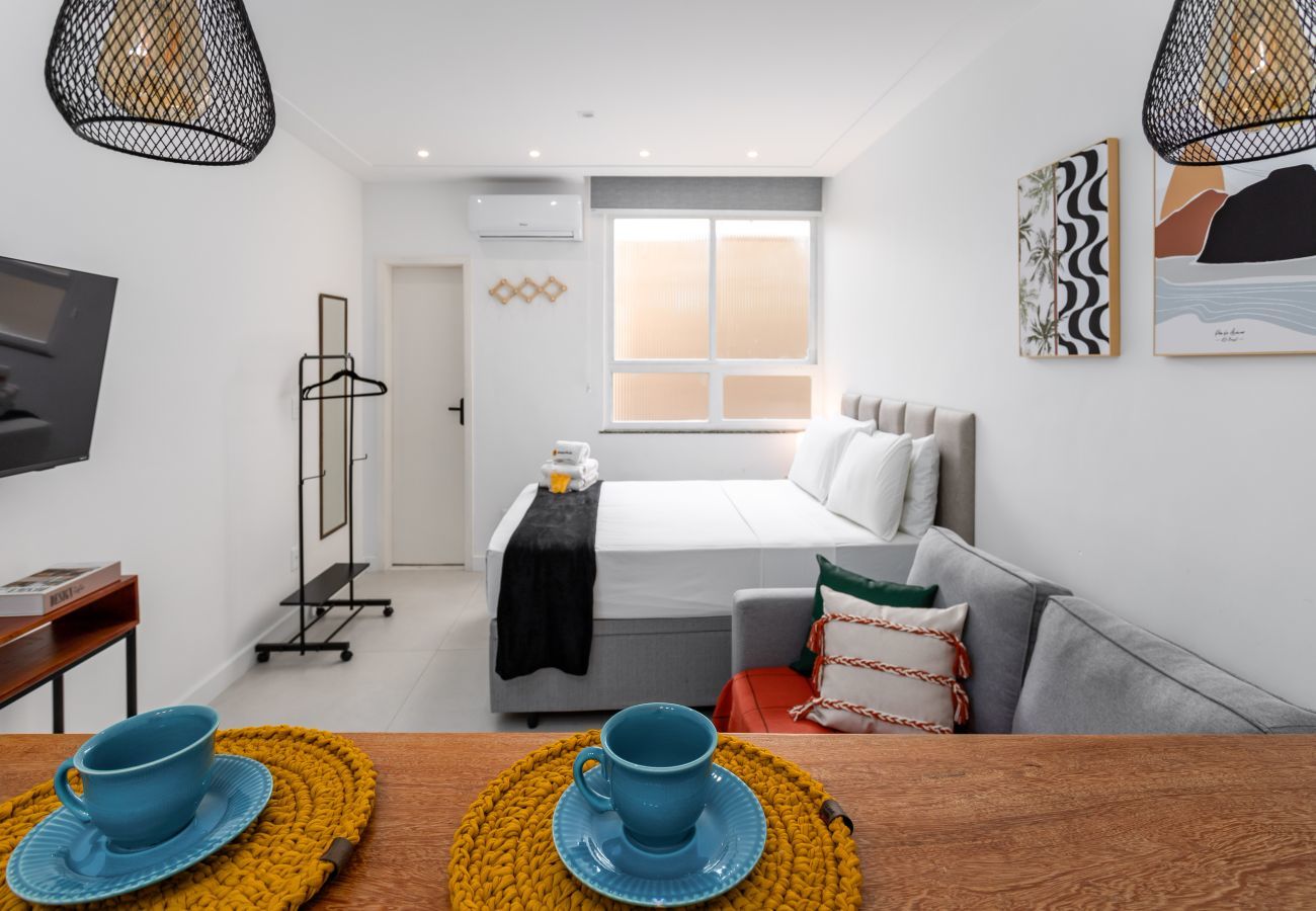 Apartamento em Rio de Janeiro - 10 minutos da Praia do Flamengo, ao lado do metrô | CT404