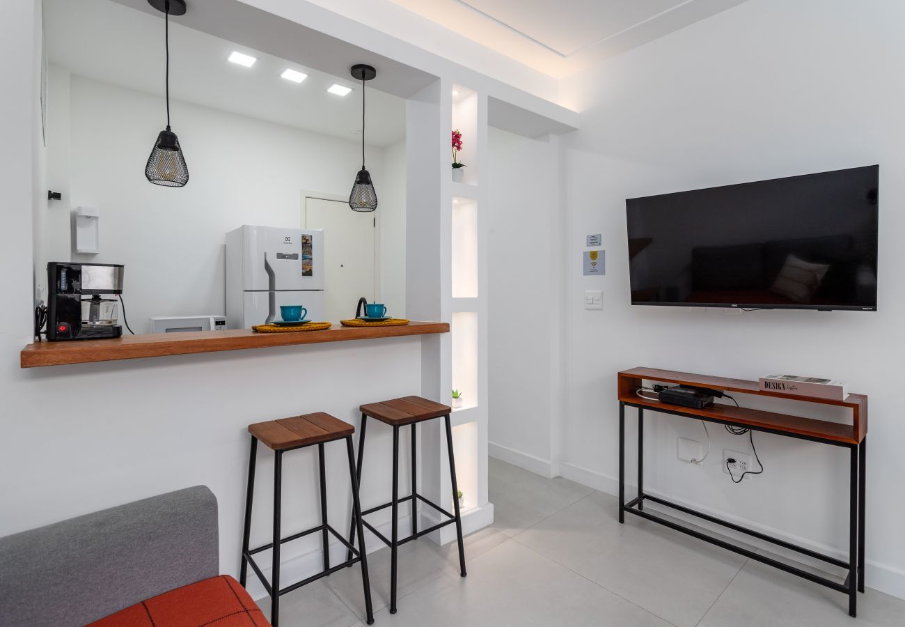 Apartamento em Rio de Janeiro - 10 minutos da Praia do Flamengo, ao lado do metrô | CT404