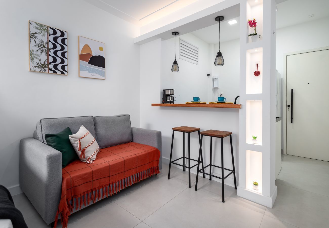 Apartamento em Rio de Janeiro - 10 minutos da Praia do Flamengo, ao lado do metrô | CT404