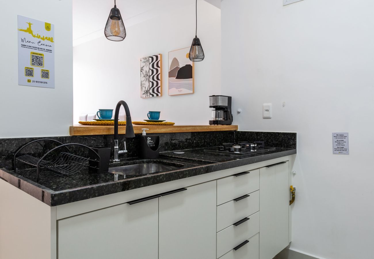 Apartamento em Rio de Janeiro - 10 minutos da Praia do Flamengo, ao lado do metrô | CT404