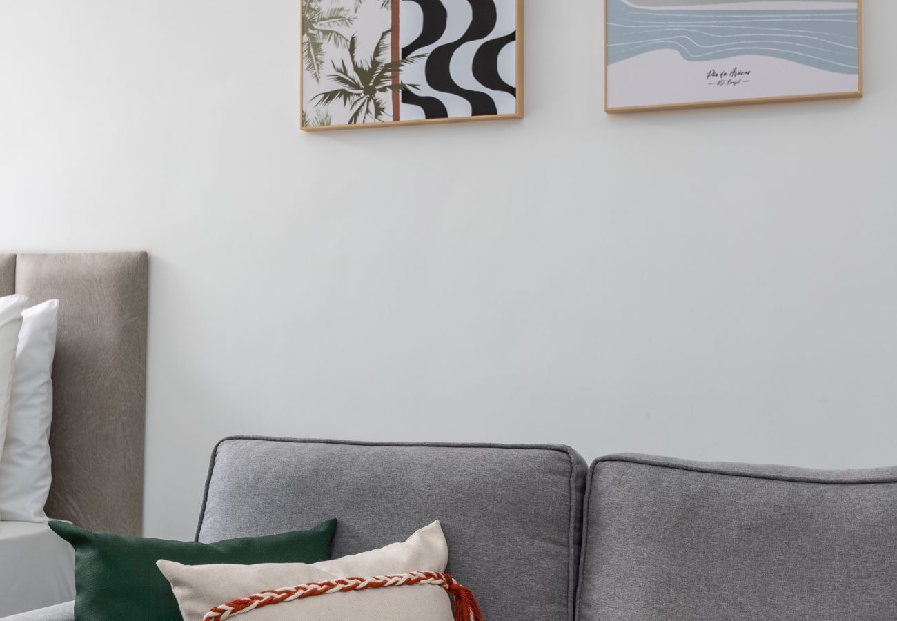 Apartamento em Rio de Janeiro - 10 minutos da Praia do Flamengo, ao lado do metrô | CT404