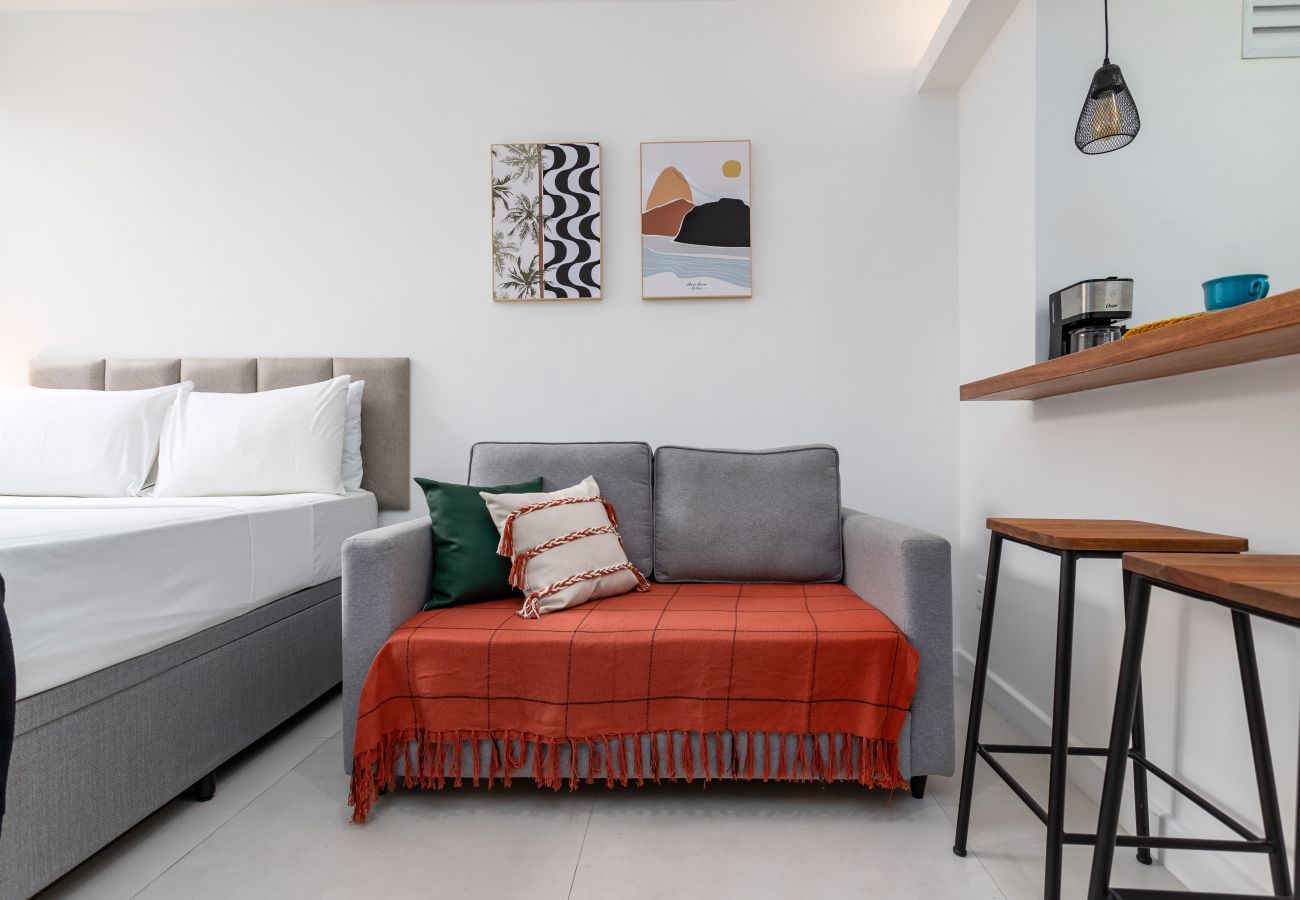 Apartamento em Rio de Janeiro - 10 minutos da Praia do Flamengo, ao lado do metrô | CT404