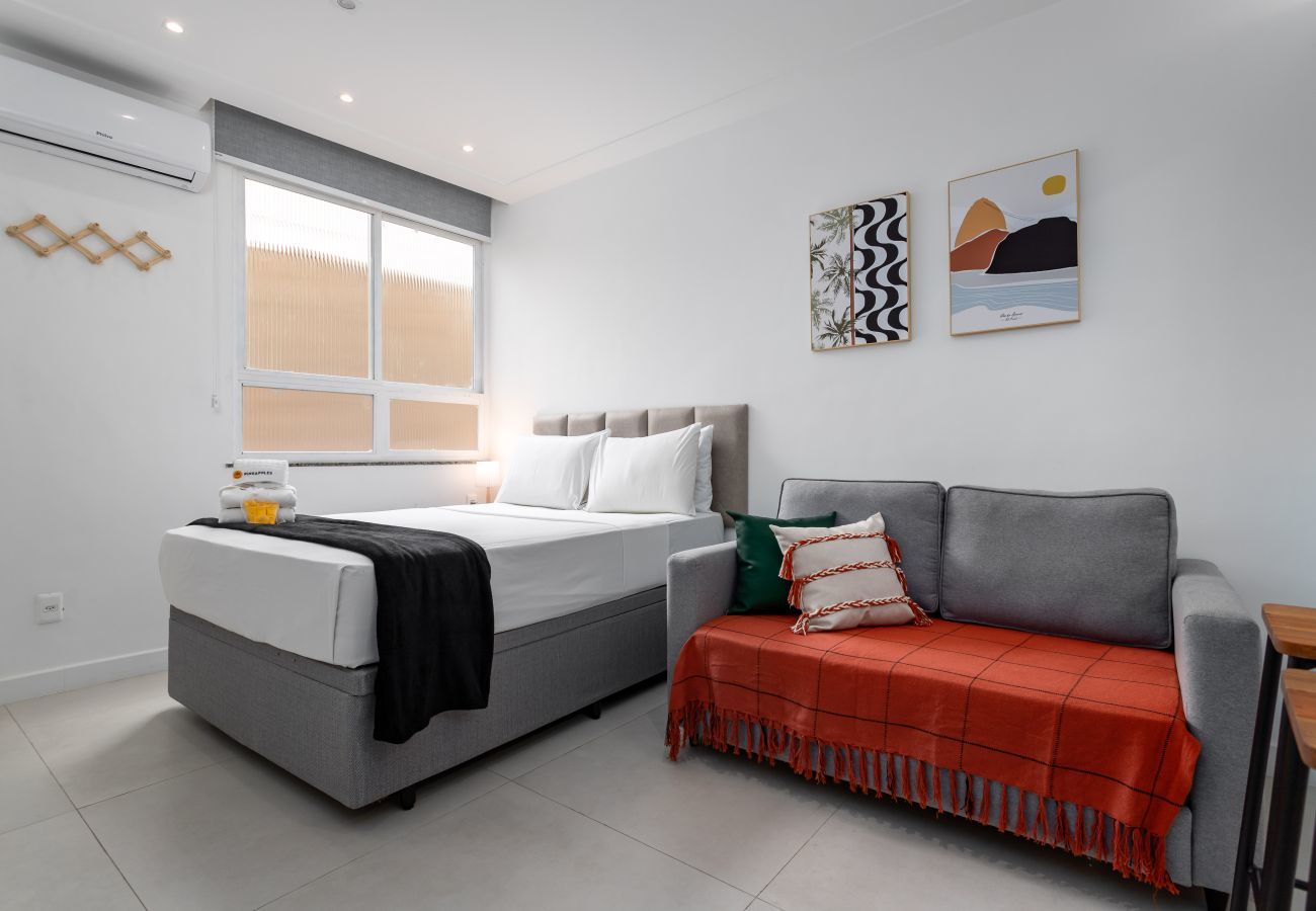 Apartamento em Rio de Janeiro - 10 minutos da Praia do Flamengo, ao lado do metrô | CT404