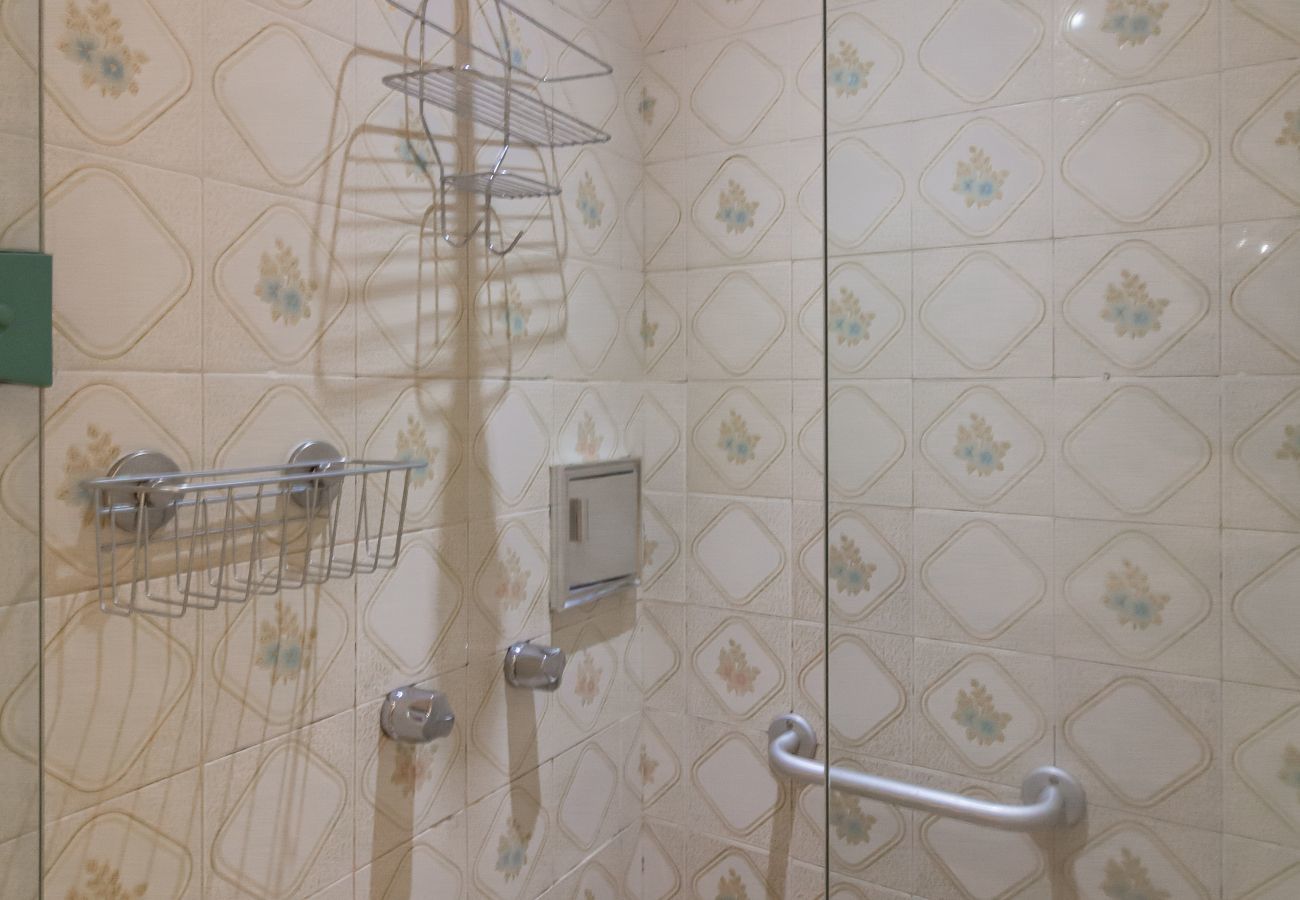 Apartamento em Rio de Janeiro - Próximo do metrô e 10 minutos da praia | MFB302