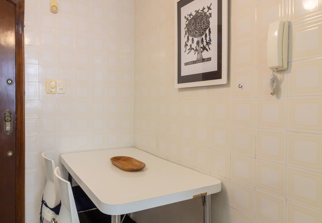 Apartamento em Rio de Janeiro - Próximo do metrô e 10 minutos da praia | MFB302