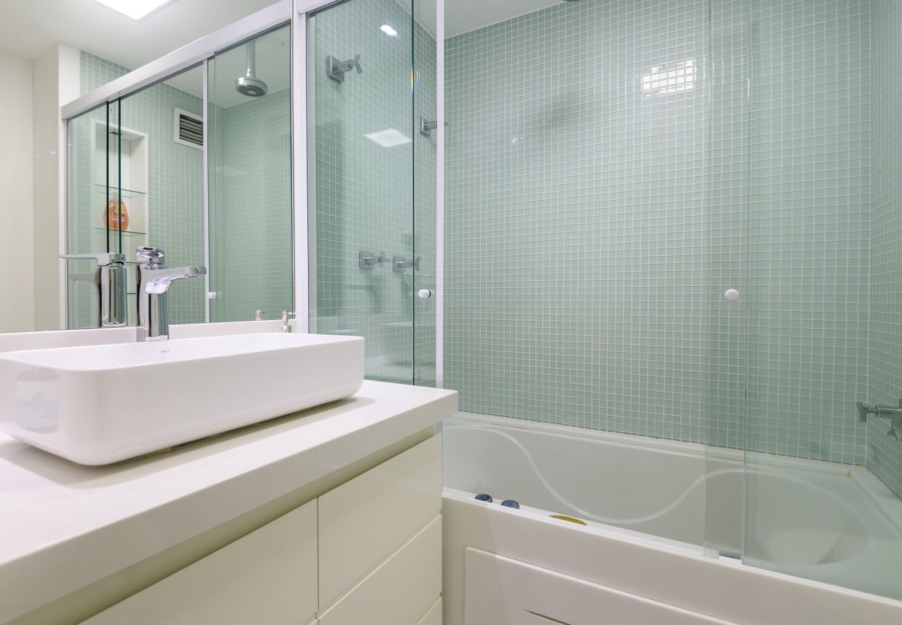 Apartamento em Rio de Janeiro - Albuq103|Apartamento luxuoso no Leblon
