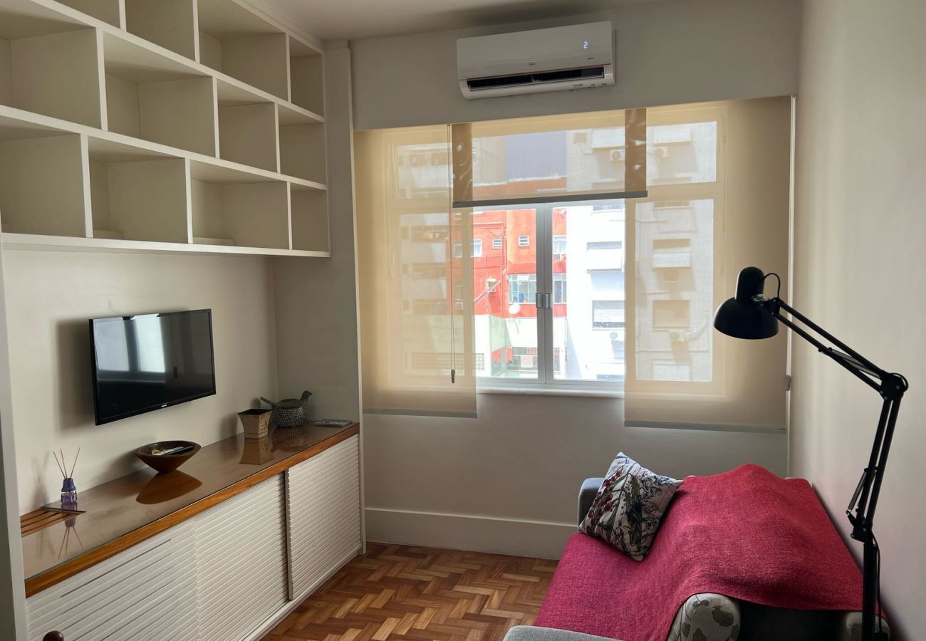 Apartamento em Rio de Janeiro - Jul602|Qto sala em Copa, 2 minutos a pé da praia