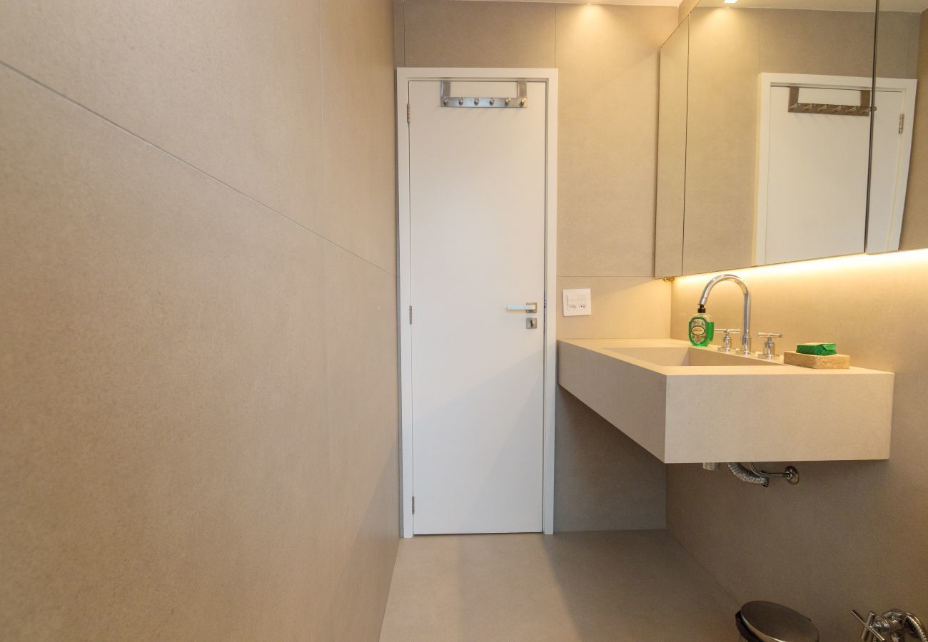 Apart-hotel em Rio de Janeiro - Azevedo606|Flat ao lado da Dias Ferreira + piscina