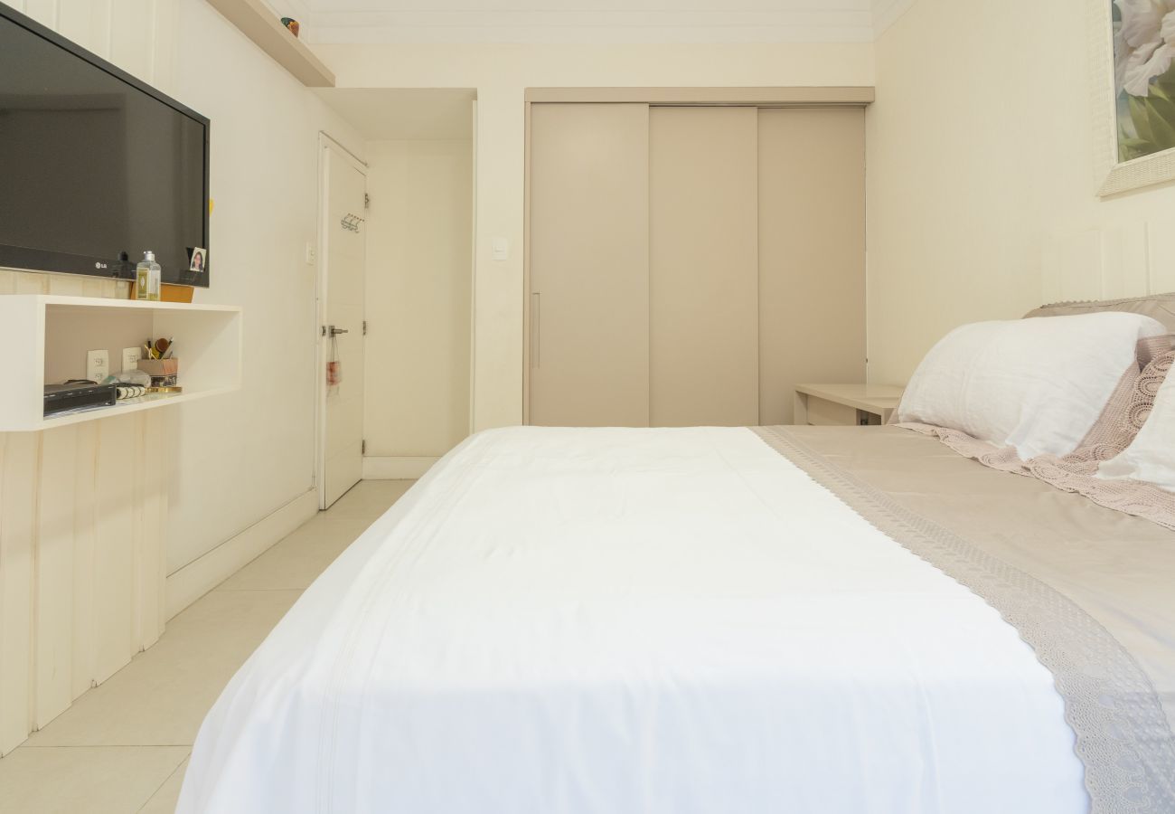 Apartamento em Rio de Janeiro - Ata201| Lindo 2 qto no Leblon à 5 minutos da praia