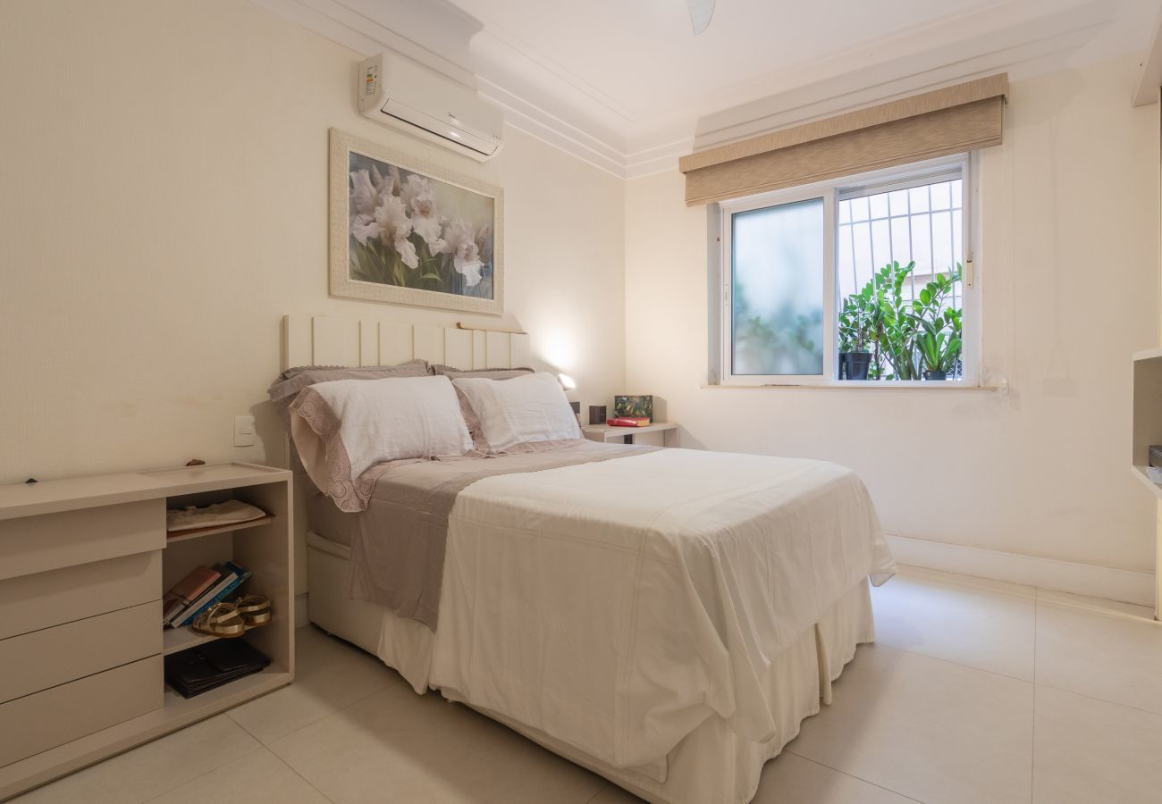 Apartamento em Rio de Janeiro - Ata201| Lindo 2 qto no Leblon à 5 minutos da praia