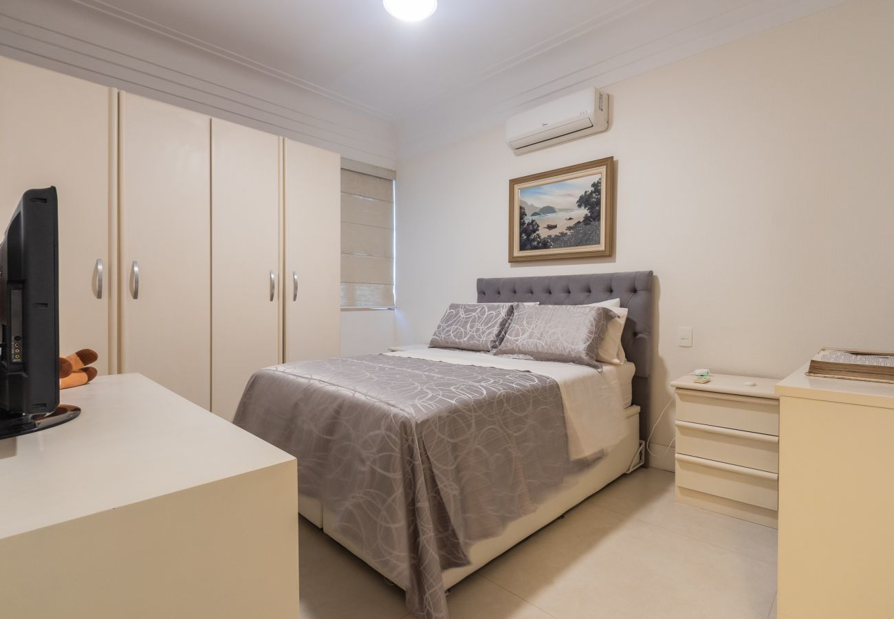 Apartamento em Rio de Janeiro - Ata201| Lindo 2 qto no Leblon à 5 minutos da praia