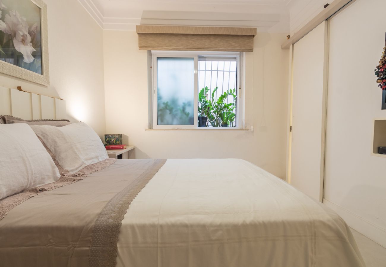 Apartamento em Rio de Janeiro - Ata201| Lindo 2 qto no Leblon à 5 minutos da praia