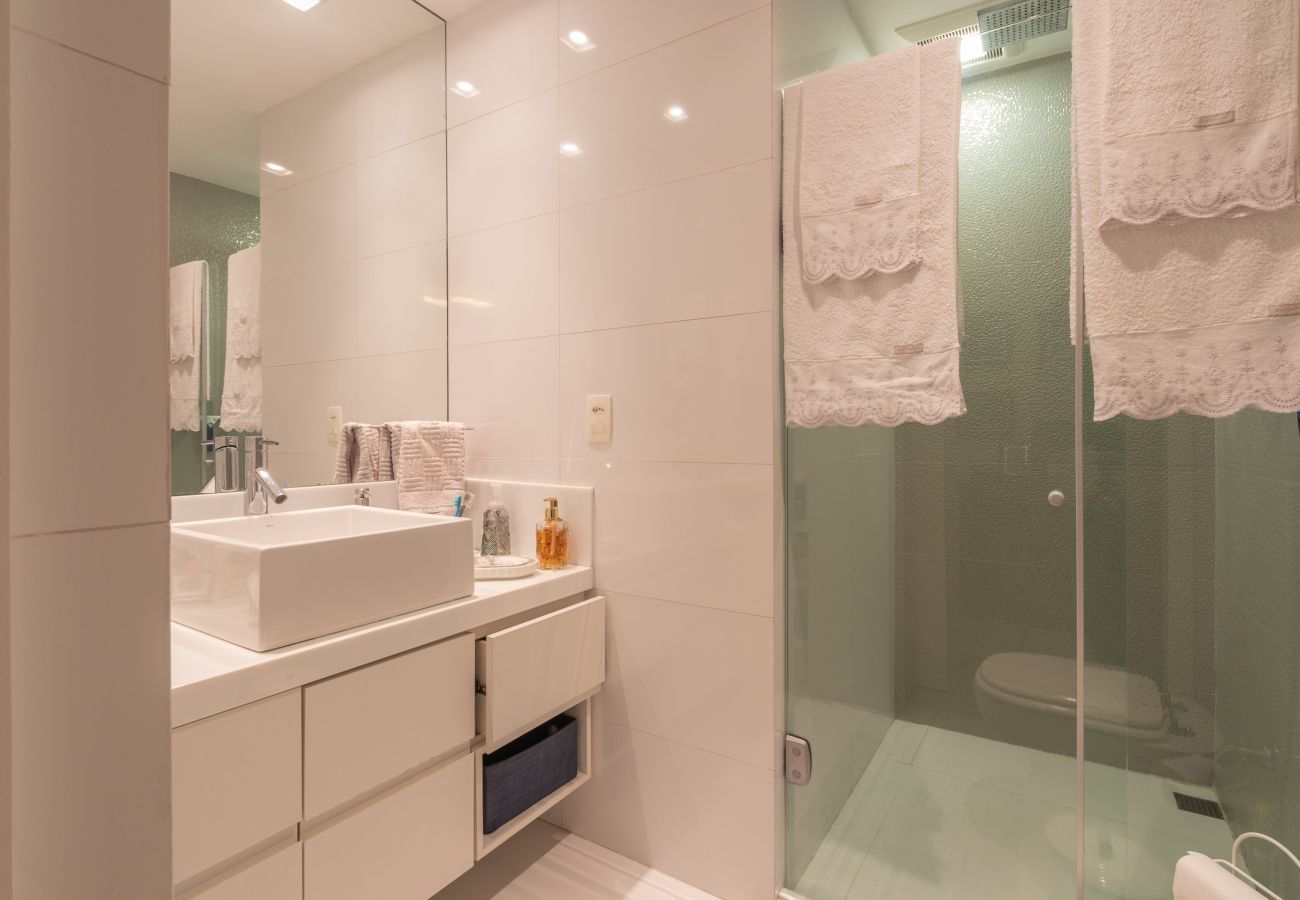 Apartamento em Rio de Janeiro - Ata201| Lindo 2 qto no Leblon à 5 minutos da praia