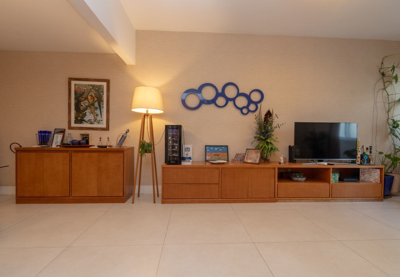Apartamento em Rio de Janeiro - Ata201| Lindo 2 qto no Leblon à 5 minutos da praia
