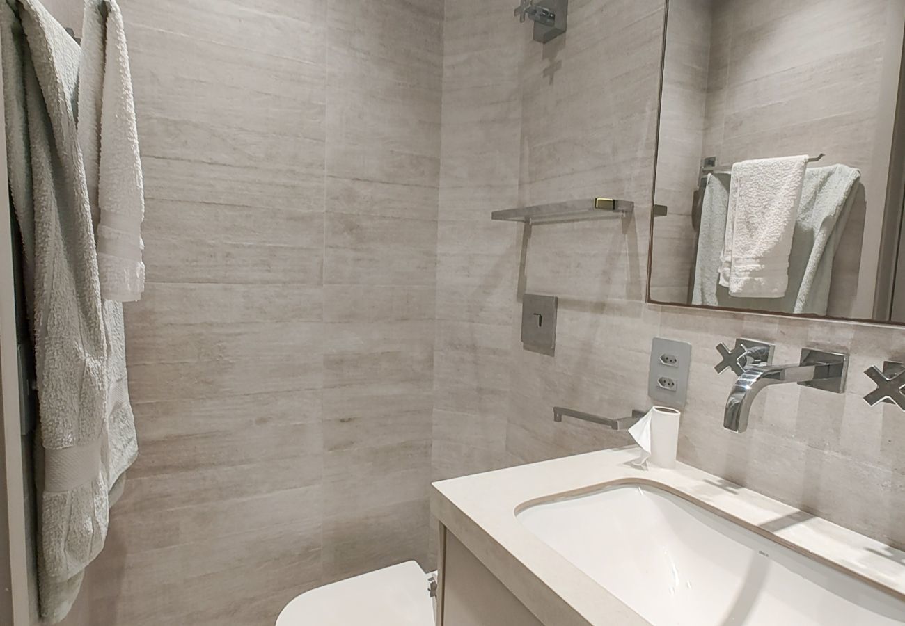 Apartamento em Rio de Janeiro - Igarapava202|2 qts no Leblon, 5 min a pé da praia 