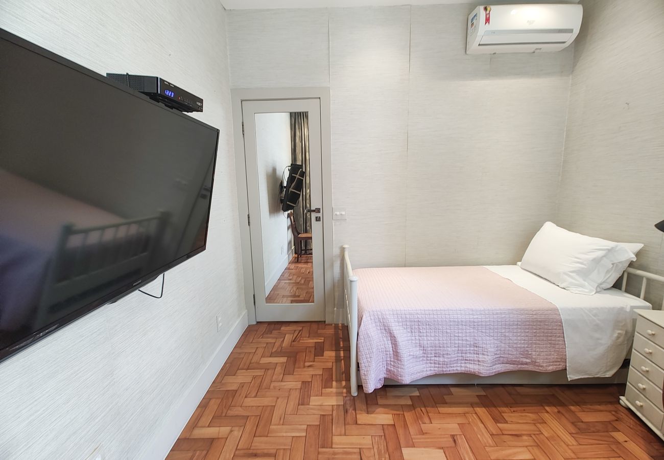 Apartamento em Rio de Janeiro - Igarapava202|2 qts no Leblon, 5 min a pé da praia 
