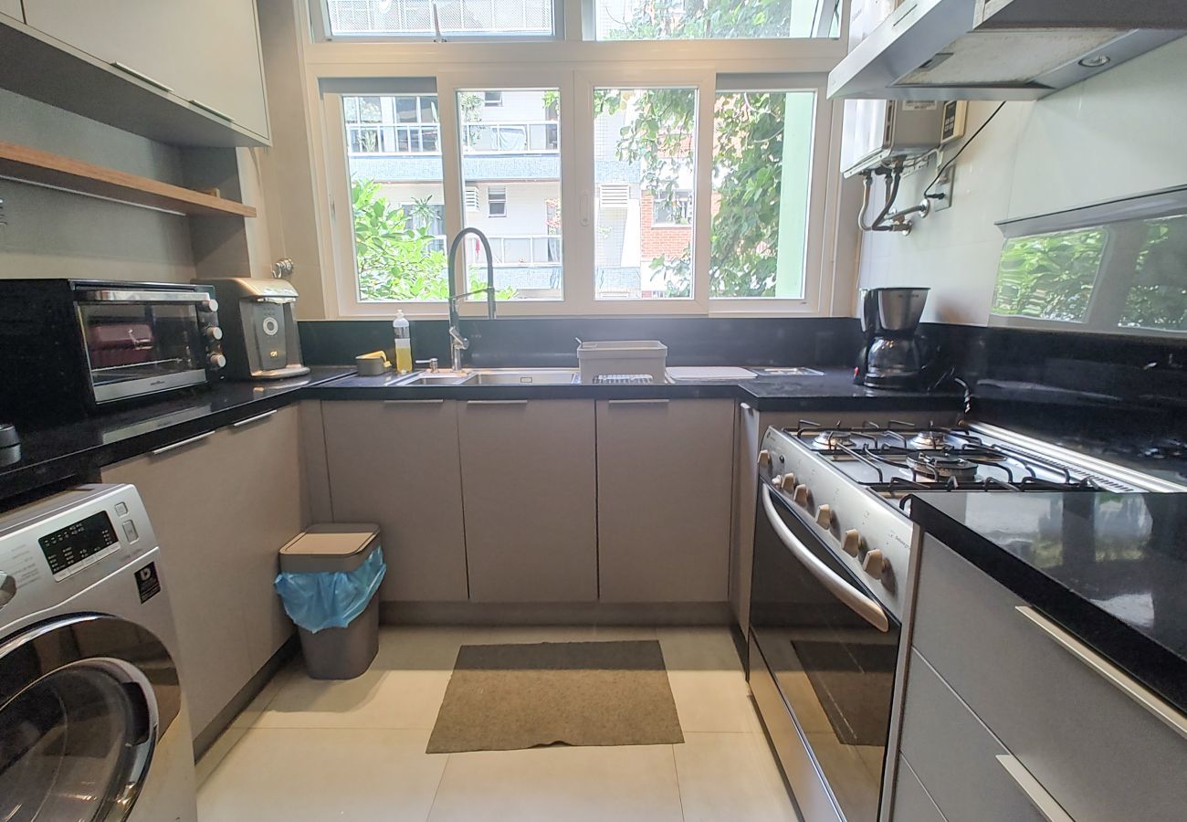 Apartamento em Rio de Janeiro - Igarapava202|2 qts no Leblon, 5 min a pé da praia 