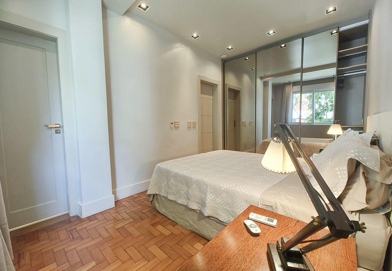 Apartamento em Rio de Janeiro - Igarapava202|2 qts no Leblon, 5 min a pé da praia 