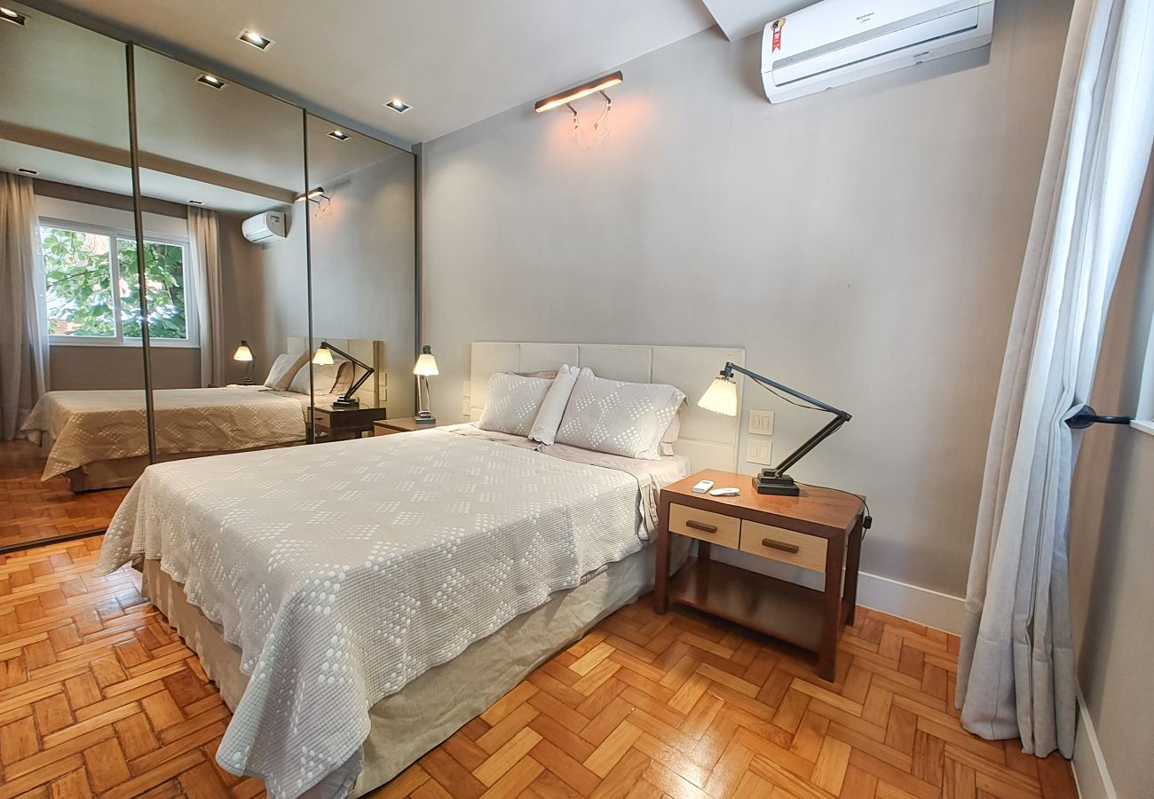 Apartamento em Rio de Janeiro - Igarapava202|2 qts no Leblon, 5 min a pé da praia 