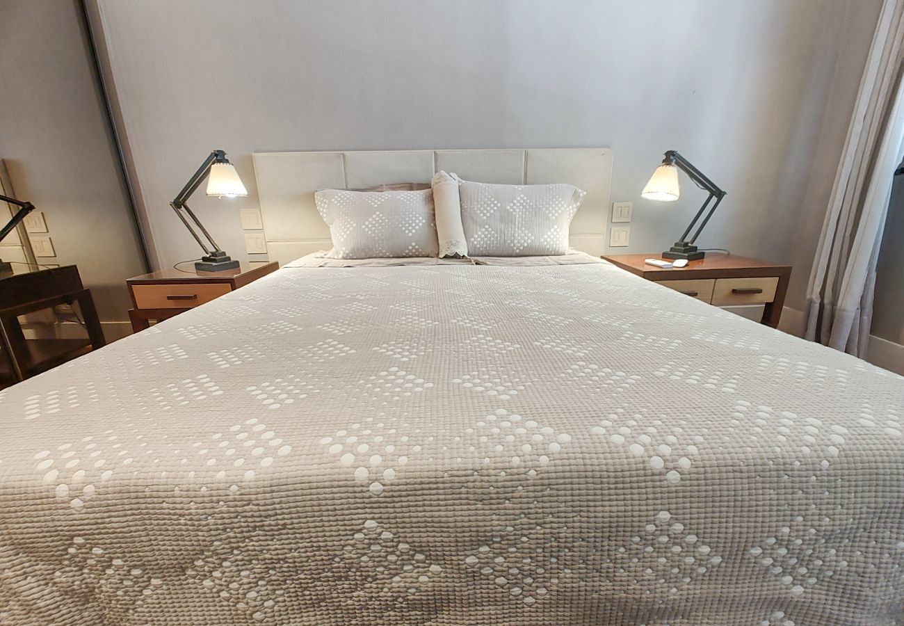 Apartamento em Rio de Janeiro - Igarapava202|2 qts no Leblon, 5 min a pé da praia 