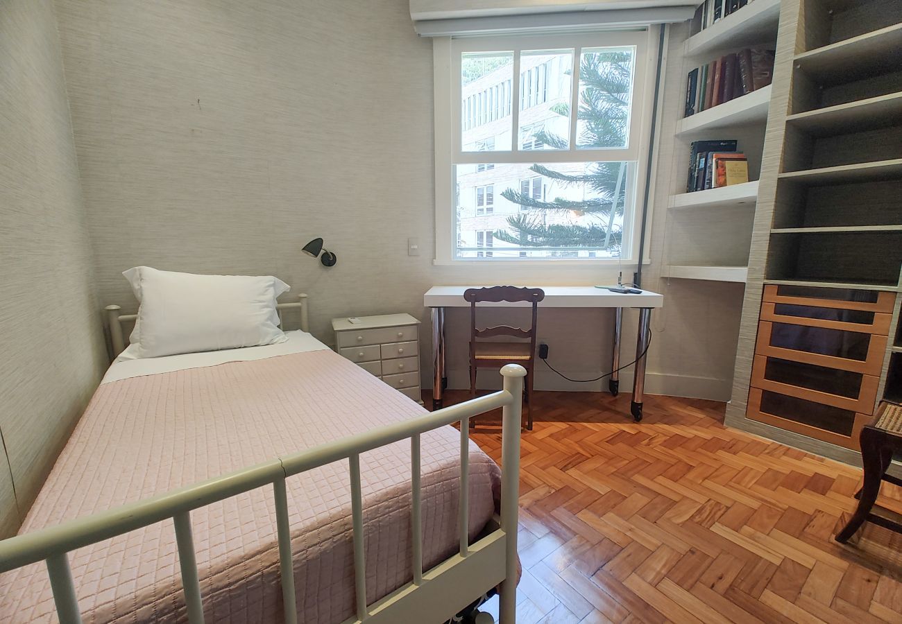 Apartamento em Rio de Janeiro - Igarapava202|2 qts no Leblon, 5 min a pé da praia 