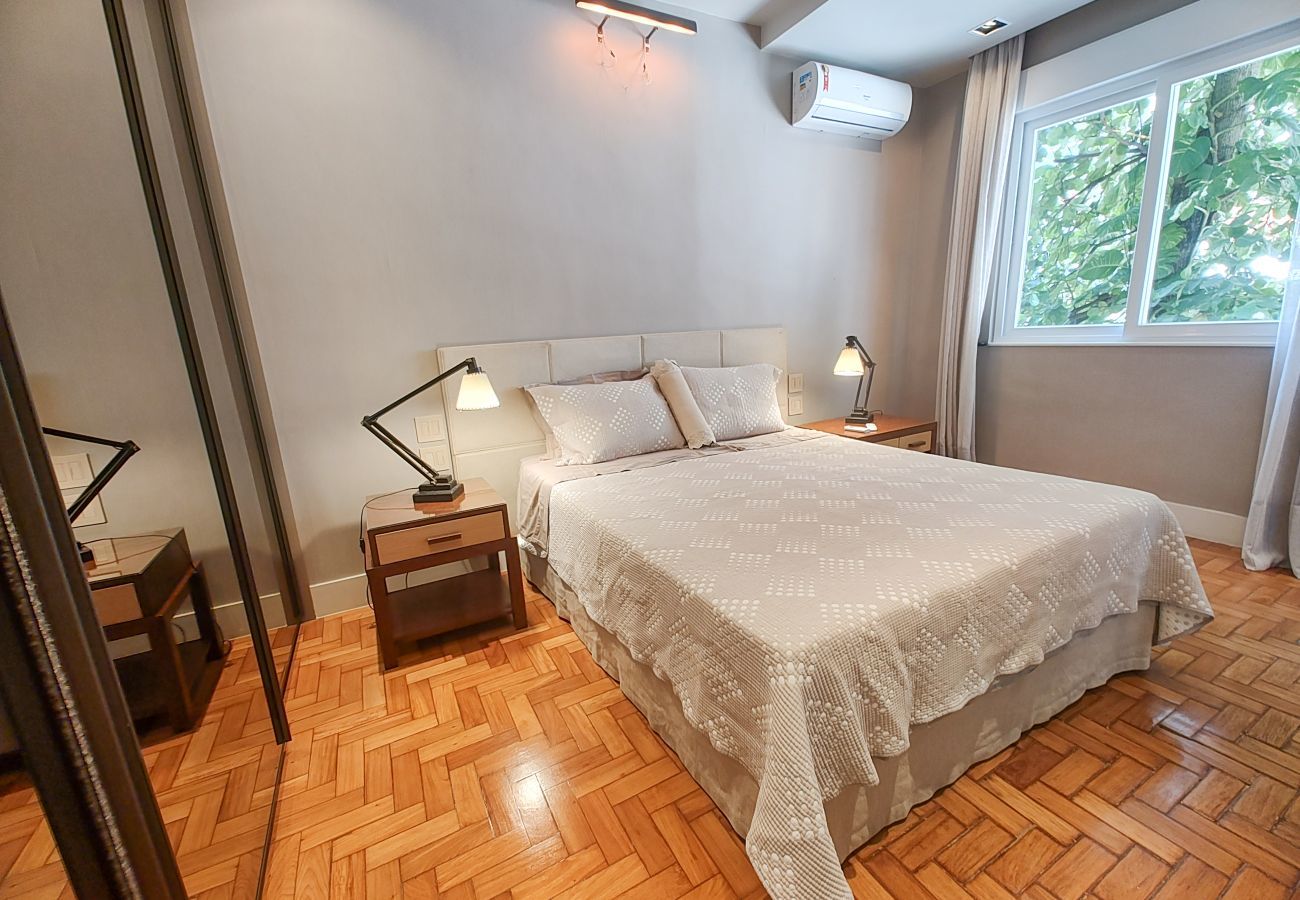 Apartamento em Rio de Janeiro - Igarapava202|2 qts no Leblon, 5 min a pé da praia 
