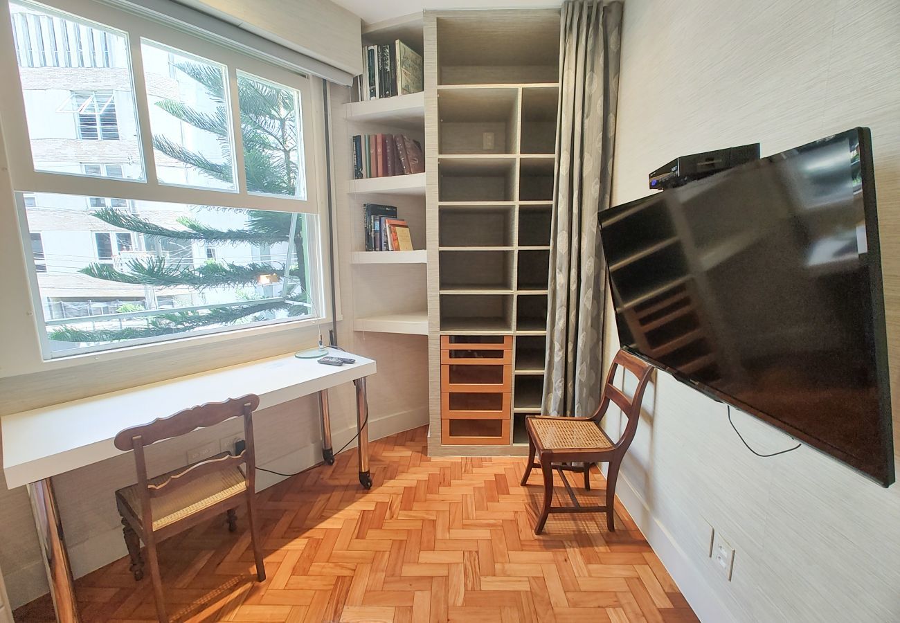 Apartamento em Rio de Janeiro - Igarapava202|2 qts no Leblon, 5 min a pé da praia 