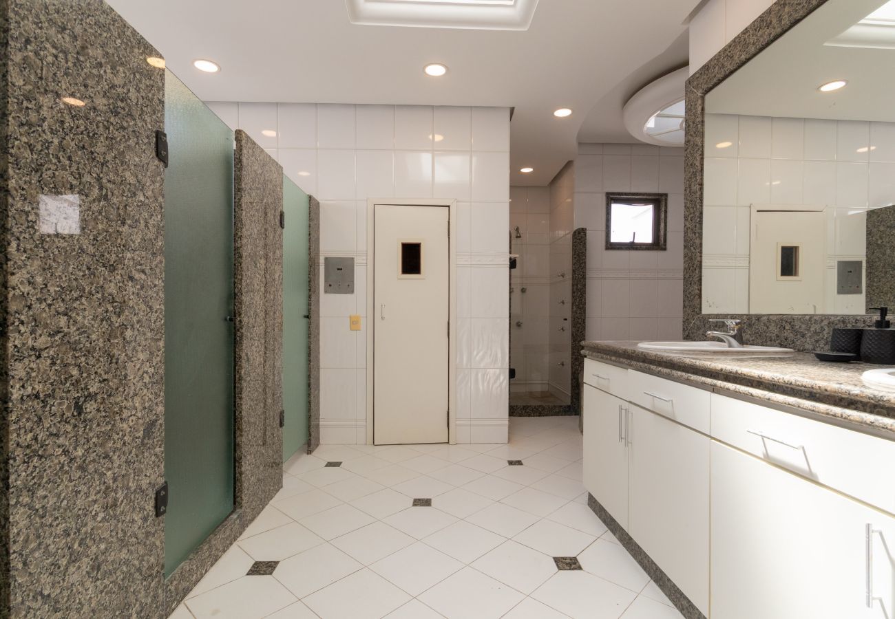 Apartamento em Rio de Janeiro - TriplexBarraC1 | Triplex na Barra para 15 pessoas
