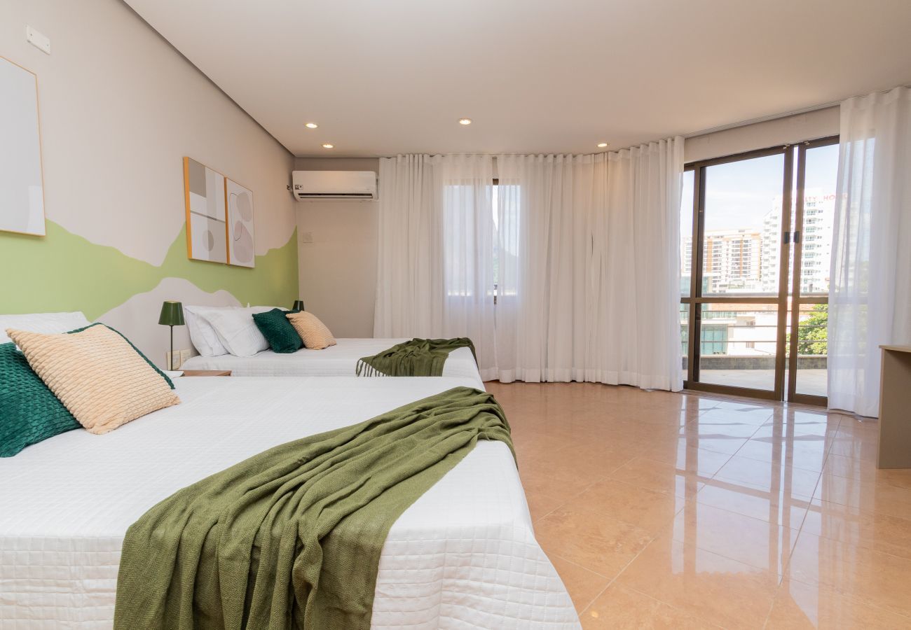 Apartamento em Rio de Janeiro - TriplexBarraC1 | Triplex na Barra para 15 pessoas