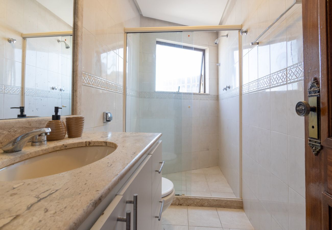 Apartamento em Rio de Janeiro - TriplexBarraC1 | Triplex na Barra para 15 pessoas
