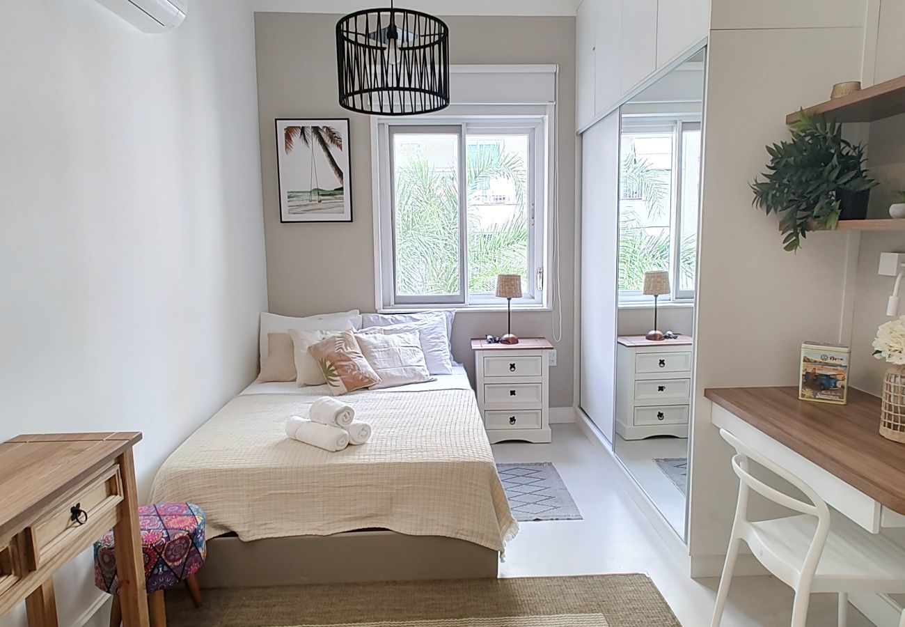 Apartamento em Rio de Janeiro - Góis408| 2 quartos no Leblon a 2 minutos da praia 