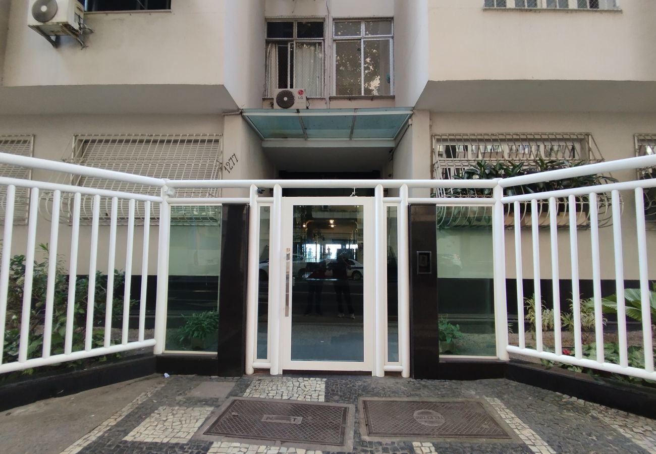 Apartment in Rio de Janeiro - 2 minutes from Copacabana beach | A306
