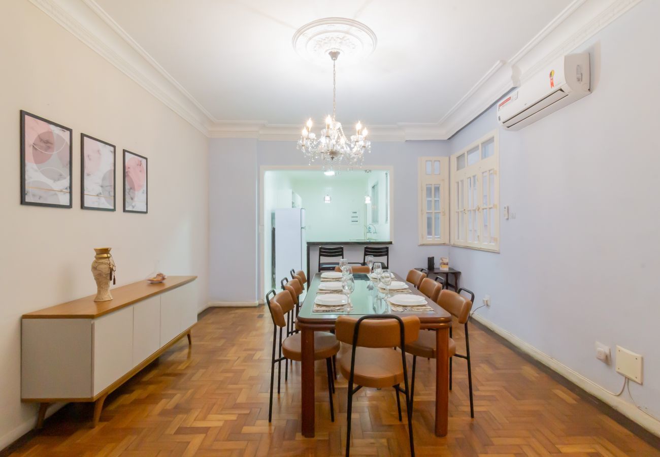 Apartment in Rio de Janeiro - 2 minutes from Copacabana beach | A306