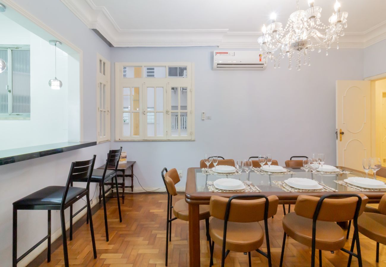 Apartment in Rio de Janeiro - 2 minutes from Copacabana beach | A306