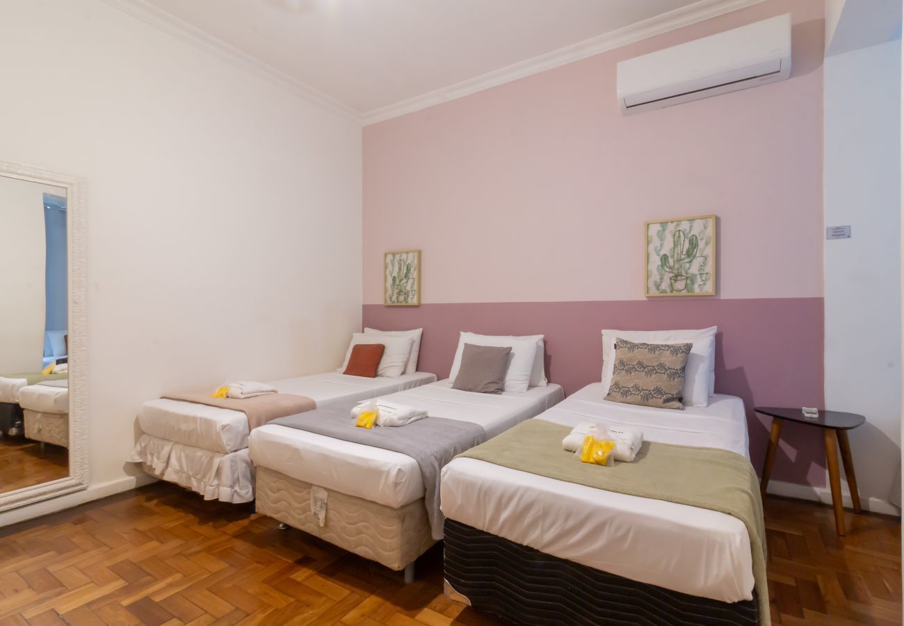 Apartment in Rio de Janeiro - 2 minutes from Copacabana beach | A306