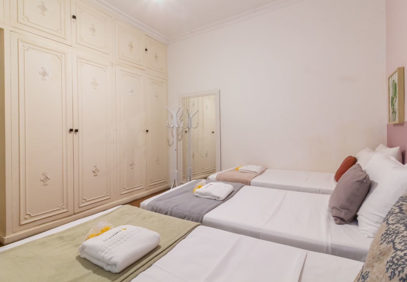Apartment in Rio de Janeiro - 2 minutes from Copacabana beach | A306