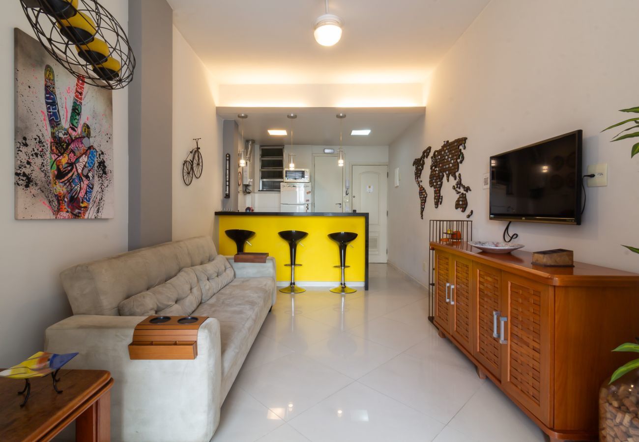 Apartment in Rio de Janeiro - 400 meters from Leme beach | PI401