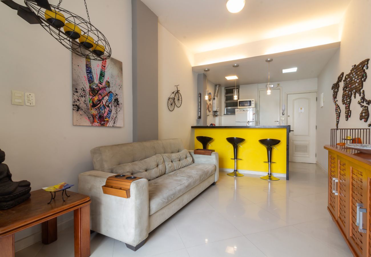 Apartment in Rio de Janeiro - 400 meters from Leme beach | PI401