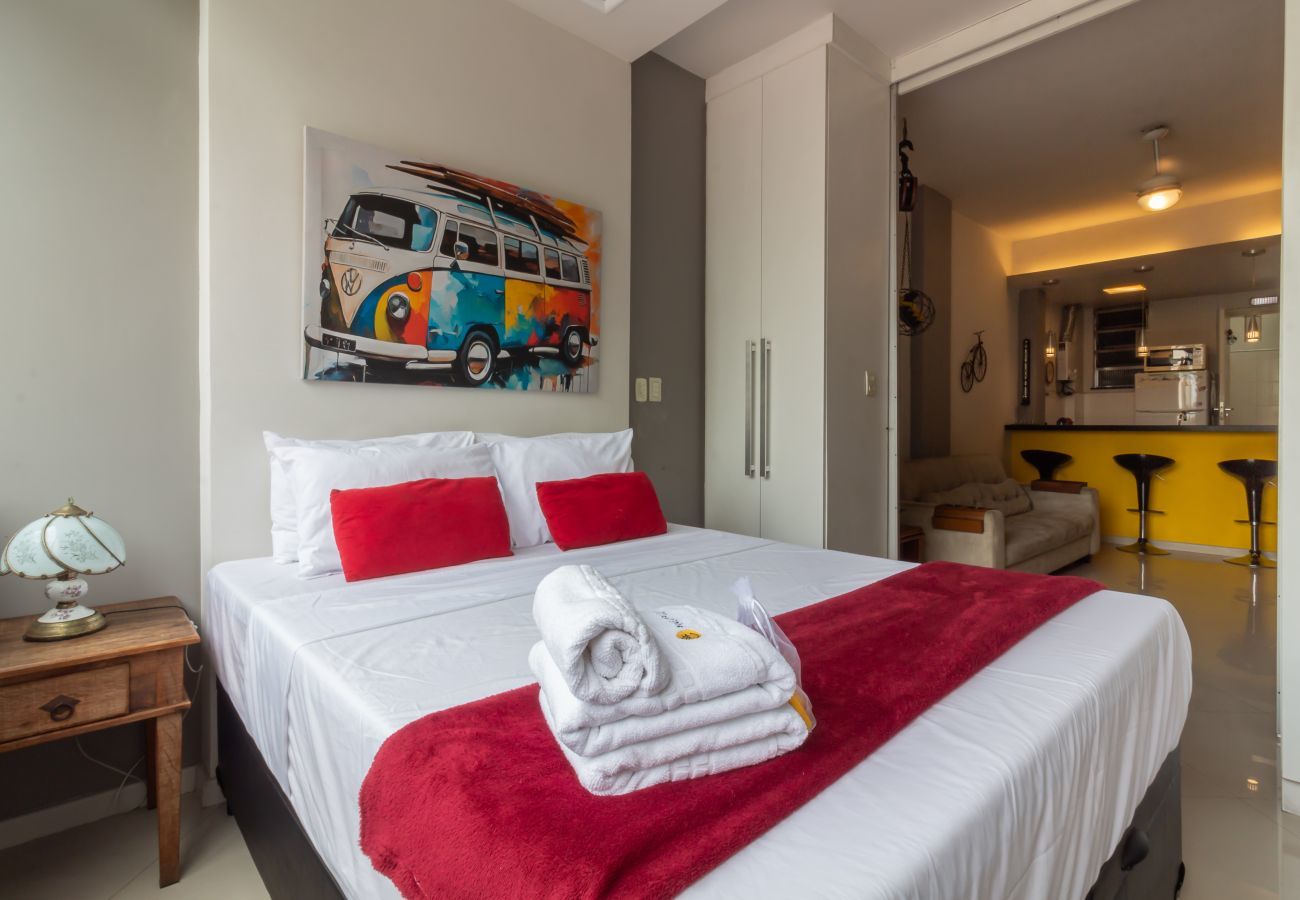 Apartment in Rio de Janeiro - 400 meters from Leme beach | PI401