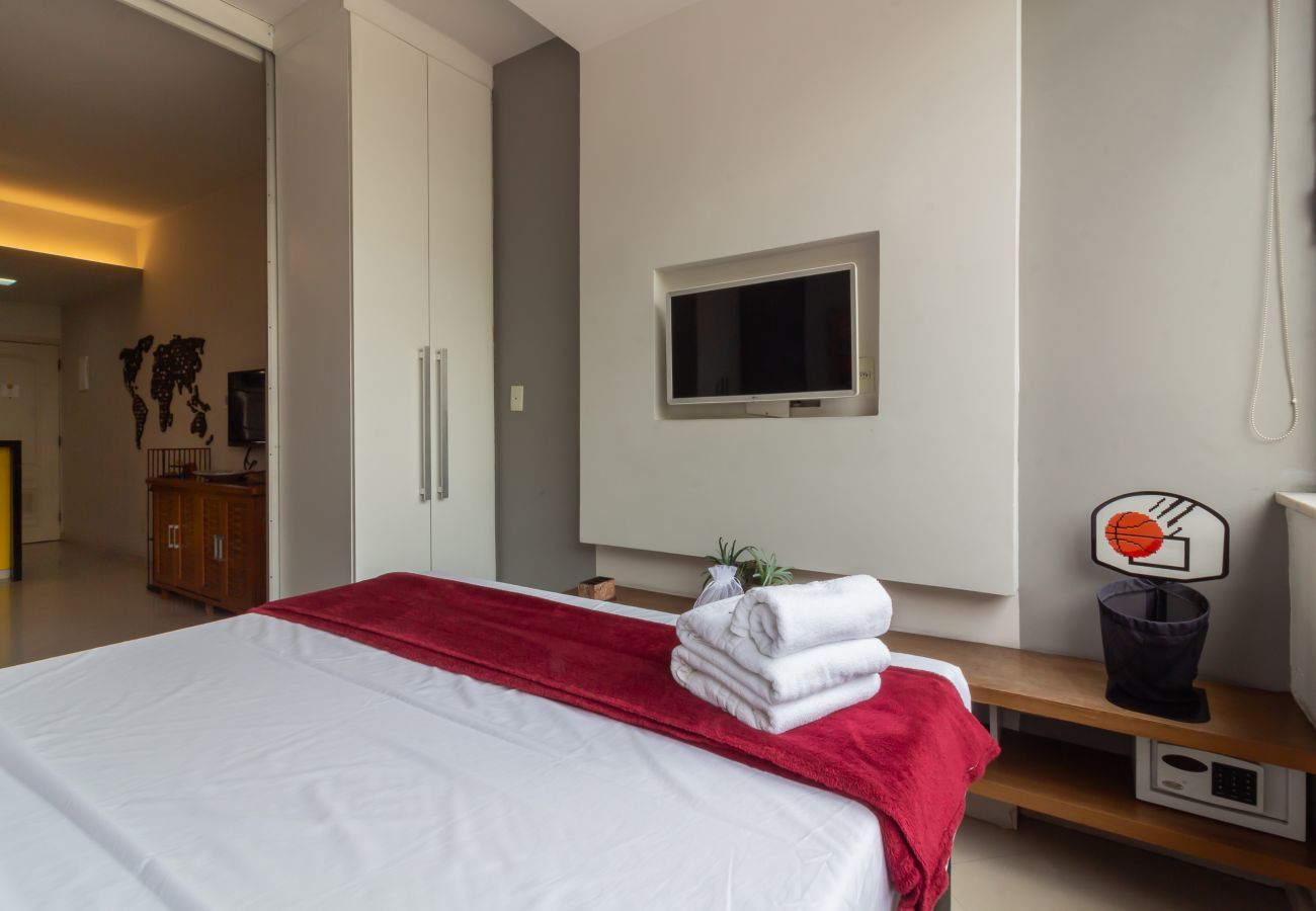 Apartment in Rio de Janeiro - 400 meters from Leme beach | PI401