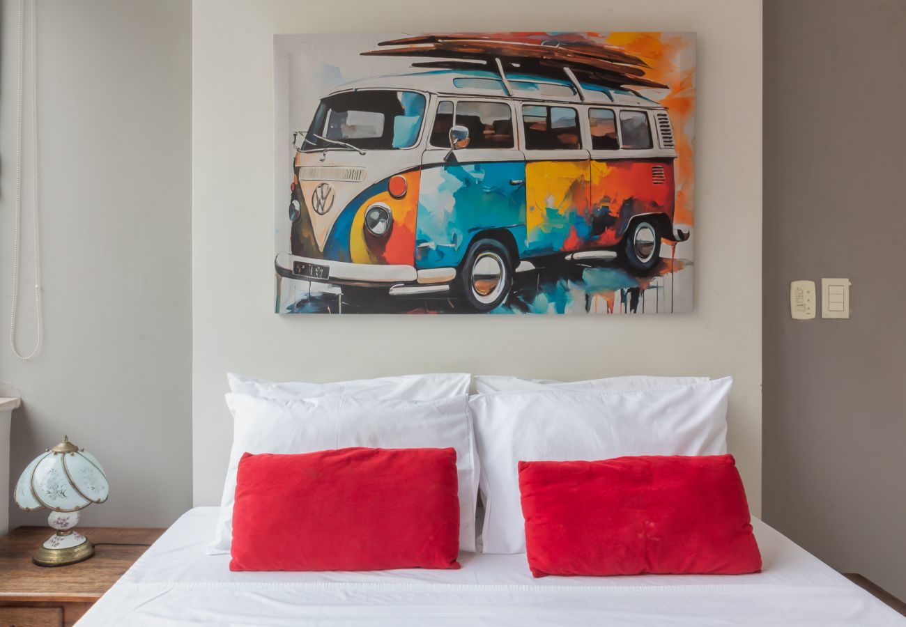 Apartment in Rio de Janeiro - 400 meters from Leme beach | PI401
