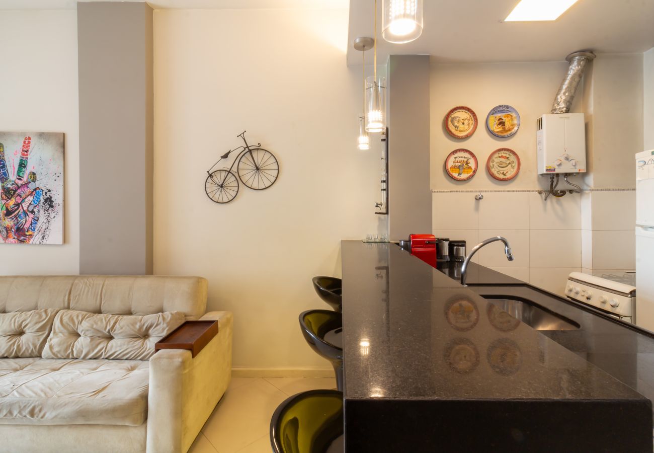 Apartment in Rio de Janeiro - 400 meters from Leme beach | PI401