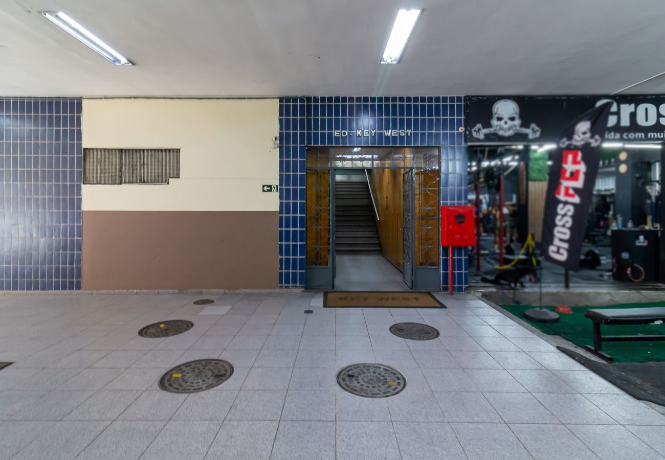 Apartment in Rio de Janeiro - 400 meters from Leme beach | PI401