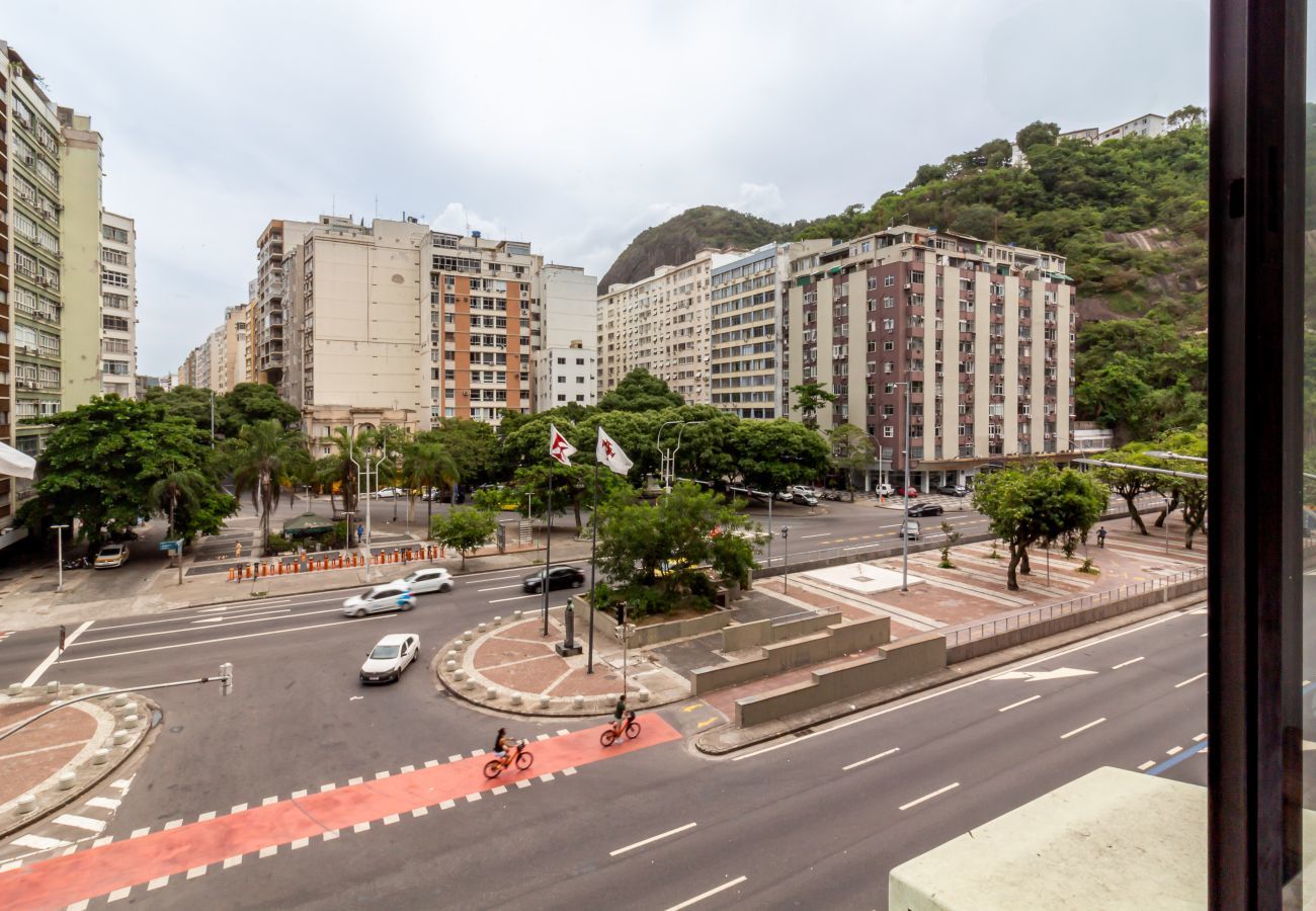 Apartment in Rio de Janeiro - 400 meters from Leme beach | PI401