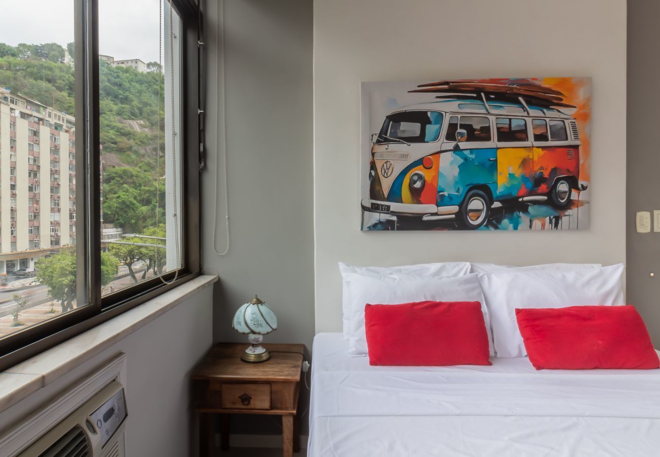 Apartment in Rio de Janeiro - 400 meters from Leme beach | PI401