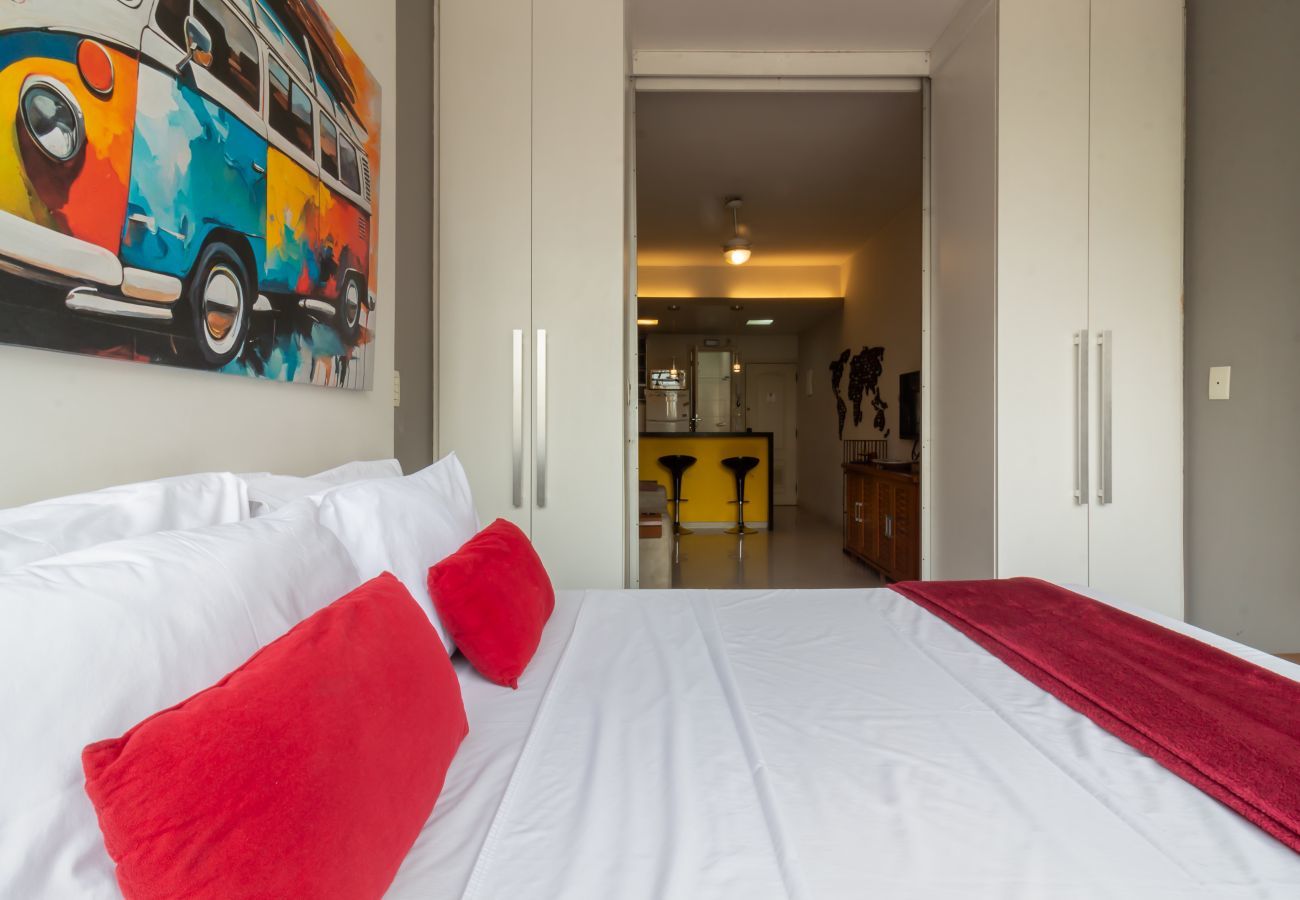 Apartment in Rio de Janeiro - 400 meters from Leme beach | PI401