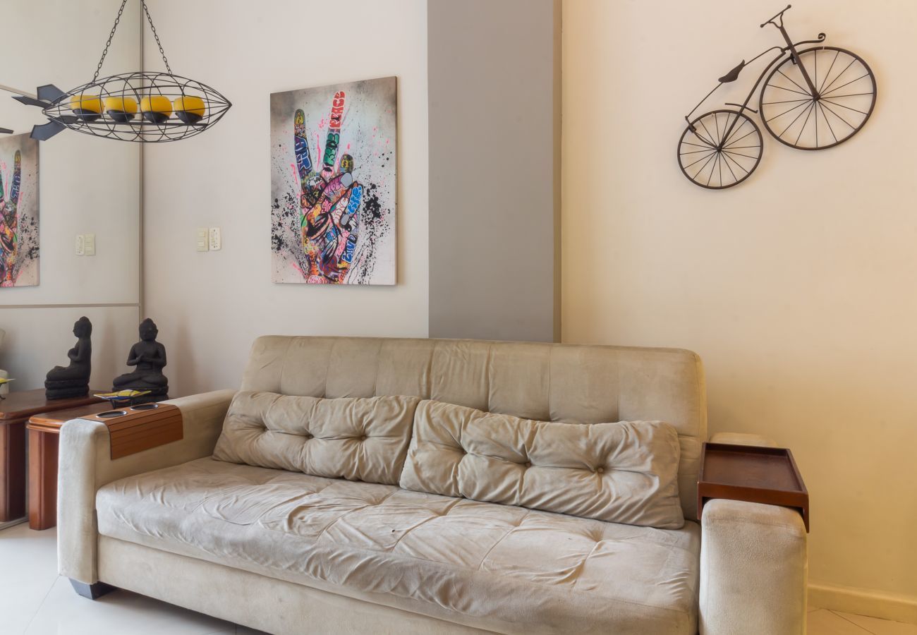 Apartment in Rio de Janeiro - 400 meters from Leme beach | PI401