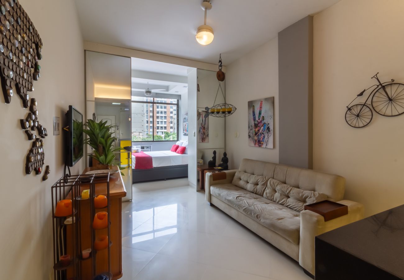 Apartment in Rio de Janeiro - 400 meters from Leme beach | PI401