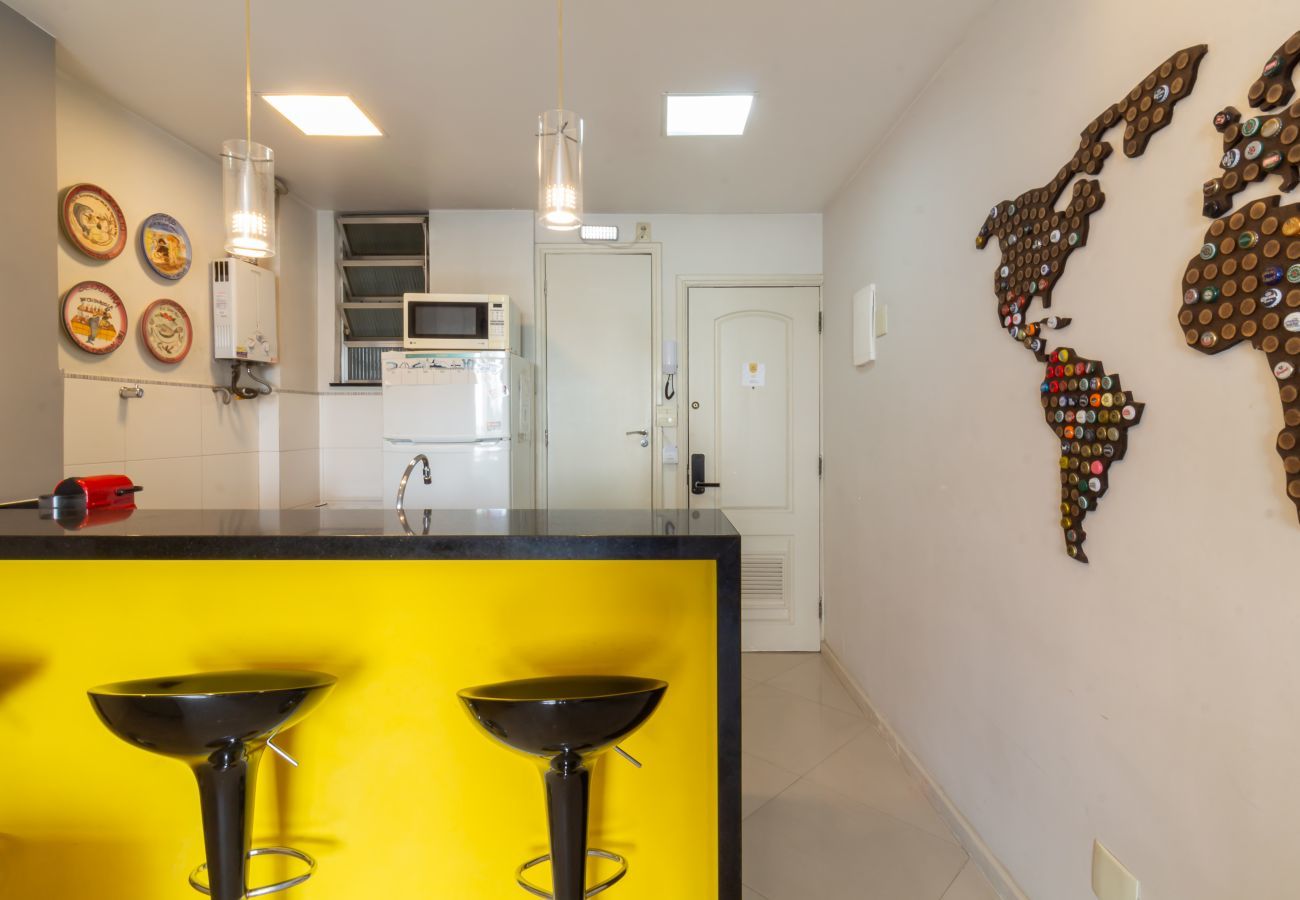 Apartment in Rio de Janeiro - 400 meters from Leme beach | PI401