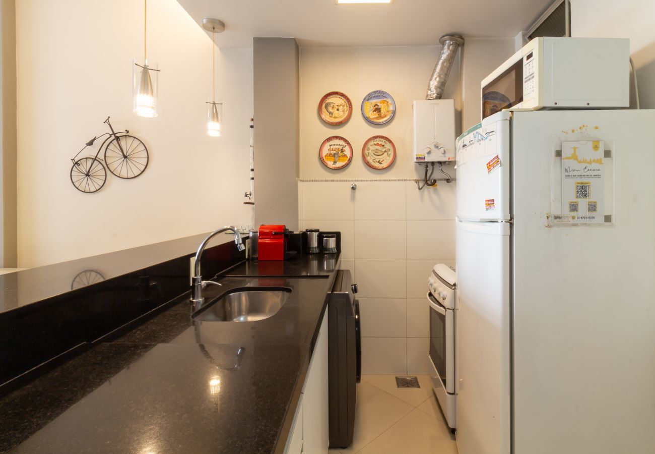 Apartment in Rio de Janeiro - 400 meters from Leme beach | PI401